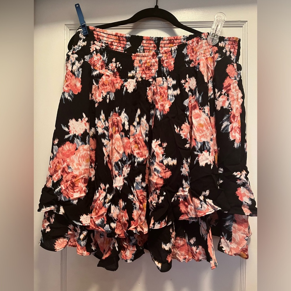 Torrid Mini Crinkle Gauze Tiered Skirt size 2 NWT